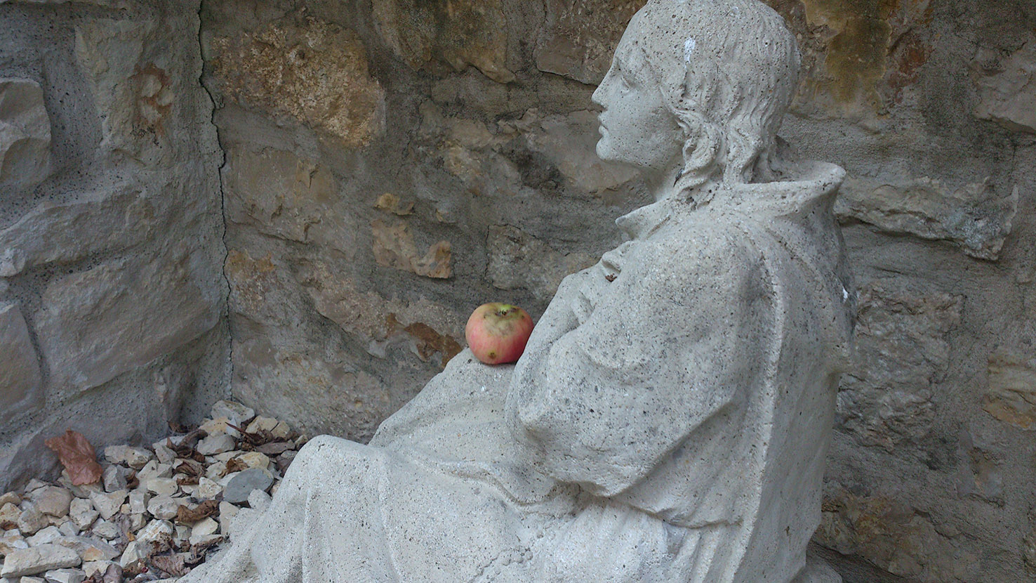 apfel-statue