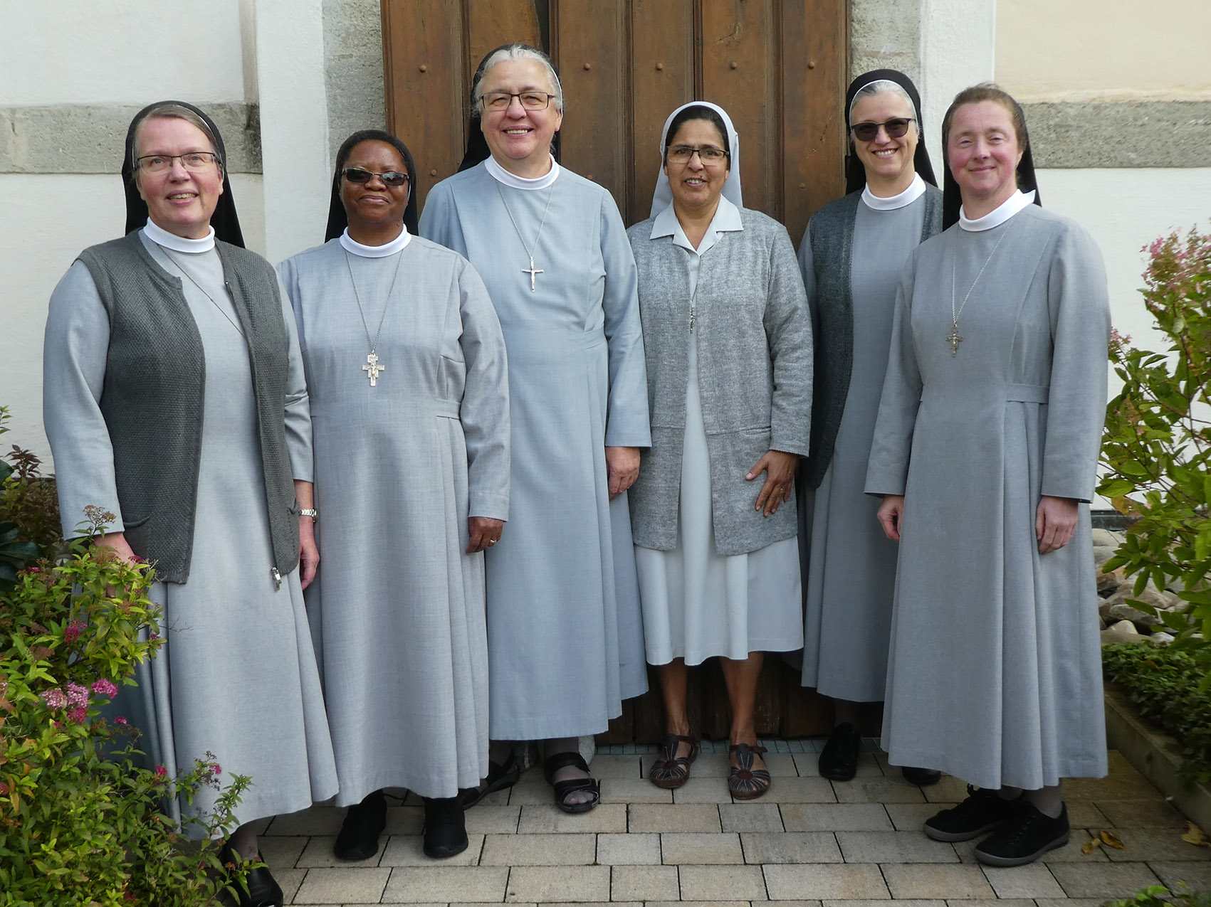 Kongregationsleitung 2022 - v.l. Sr. Emanuela Tieze, Sr. Emanuela Kwepe, Sr. Karin Berger, Sr. Rosa Maria, Sr. Tanja Lohr, Sr. Marie-Sophie Schindeldecker
